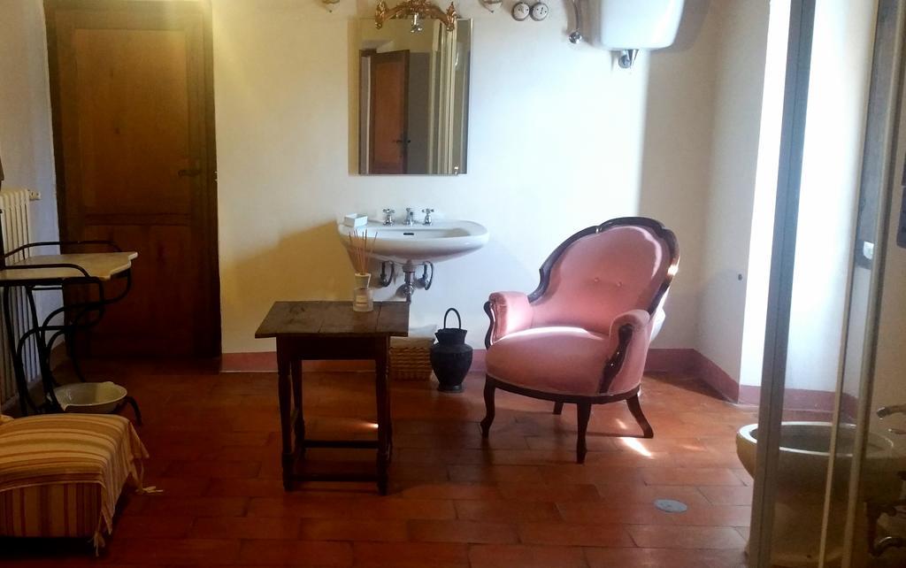 Locanda Al Castello Di Sorci อันกิอารี ภายนอก รูปภาพ