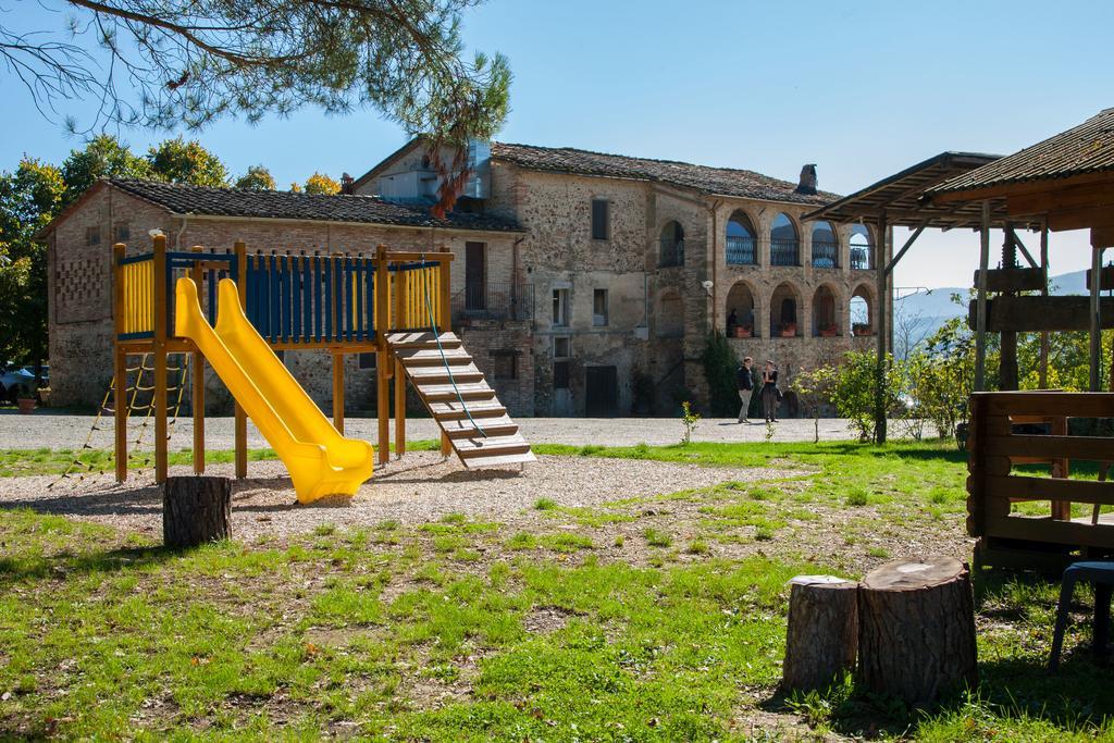 Locanda Al Castello Di Sorci อันกิอารี ภายนอก รูปภาพ